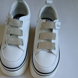 White Skateboard Sneakers with Silver Accents, Size 7